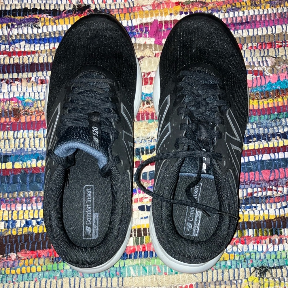 NWOT Men’s black New balance sneakers